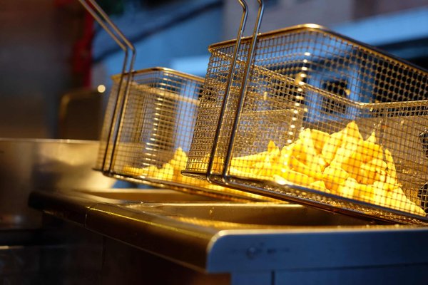 Plongez dans l'univers des friteuses sans huile à double compartiment