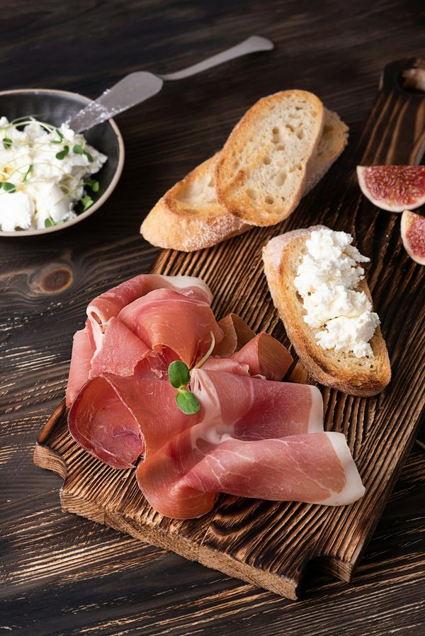 Chiffonnade de jambon : origines, préparation et utilisations culinaires